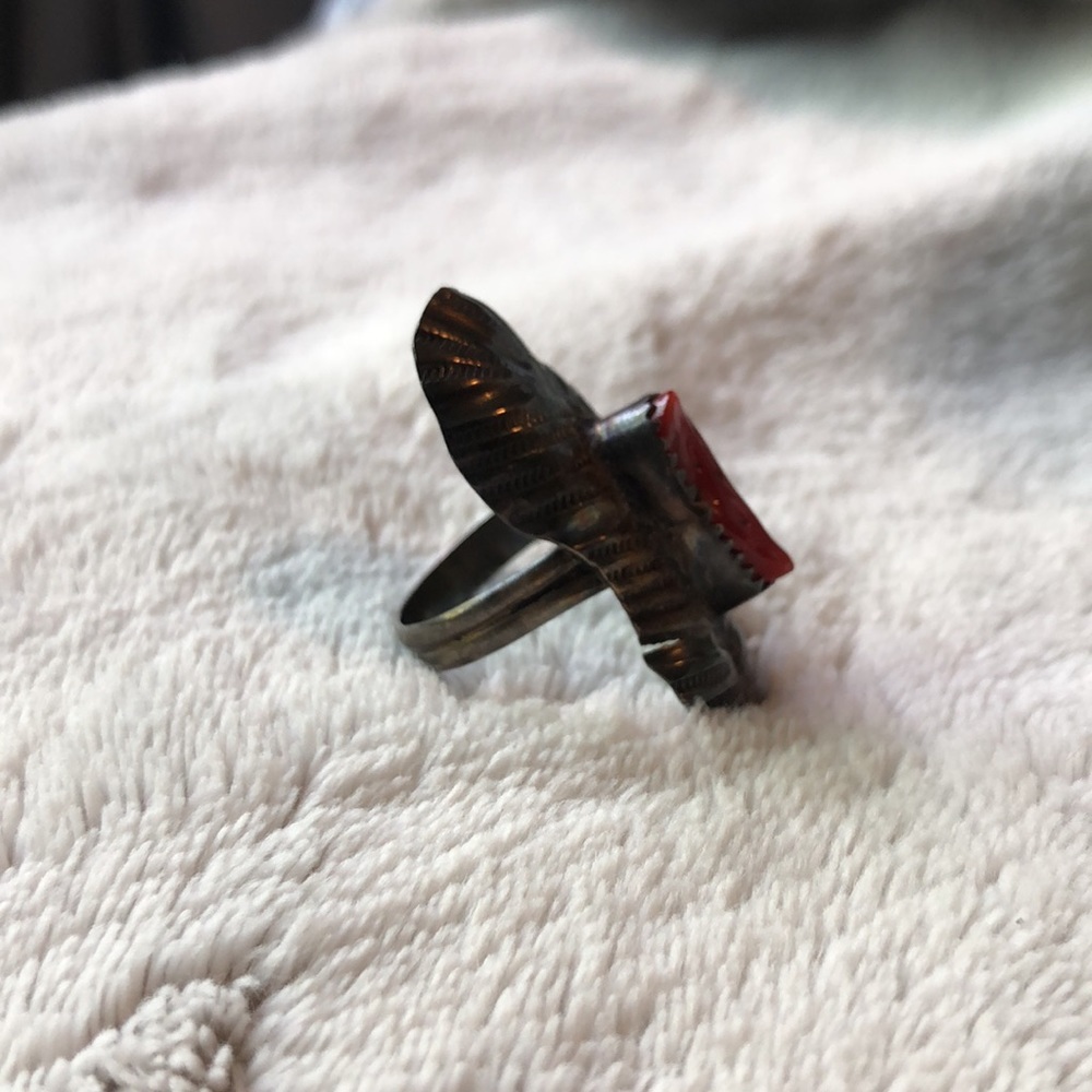 NATIVE AMERICAN Handmade Silver and Coral Ring Size 7 - Picture 5 of 6